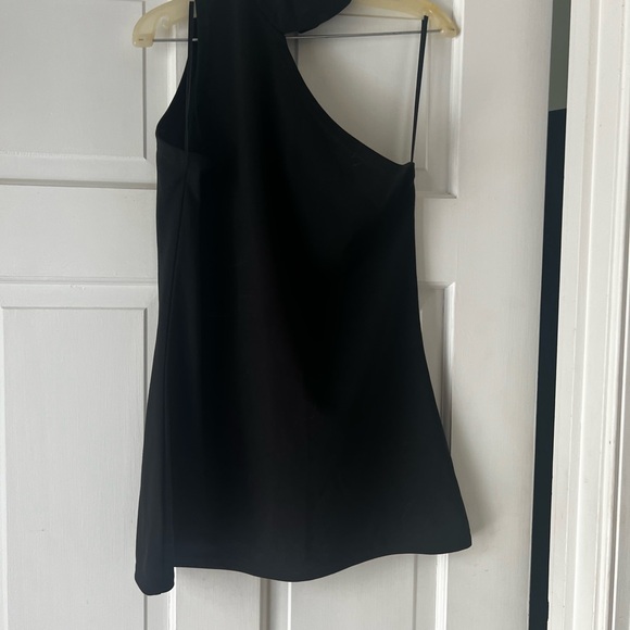 Chic Black One-Shoulder Tank Top - Picture 1 of 4
